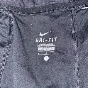 Nike Dri-Fit capri leggings thumbnail 4
