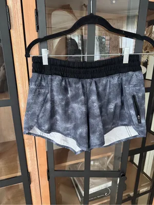 Lululemon Tracker Shorts IV Mini Diffusion White Black running printed mid rise thumbnail 2