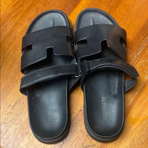 Cushionaire Black Women's Slide Sandals thumbnail 1