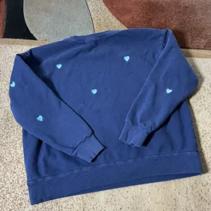 Tla Heart Embroidered Crewneck Sweatshirt Women XS Navy Blue Relaxed Pullover thumbnail 7