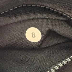 EUC Women’s Black Lululemon Ruched Zipper Leggings Size 8 thumbnail 9