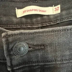 Levi’s 311 Shaping Skinny Black Denim Jeans Womens Tag 32 Measures 36‎ thumbnail 3