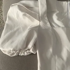 Elliatt size large alondra puff sleeve mini dress white bridal revolve thumbnail 4