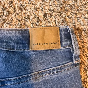 American Eagle Super High-Rise Jeggings‎ Size 4 Long Blue Wash Denim Jeans thumbnail 9