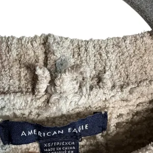 American‎ Eagle Womens XS Oatmeal Cable Knit Sweater Open Knit Cropped Pullover thumbnail 6