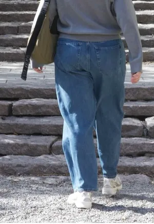Uniqlo jeans thumbnail 2