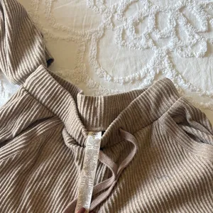 ALO Yoga Tan Ribbed Women's Hoodie Sweater and joggers thumbnail 2