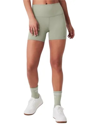 Alo Yoga Women’s Size XS Limestone Green 5" Airbrush High Waist Biker Shorts thumbnail 4