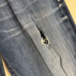 BKE Payton distressed dark wash denim jeans size 30R ladies thumbnail 4