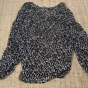 Banana Republic Black and White Sheer Patterned Blouse Size Large thumbnail 4