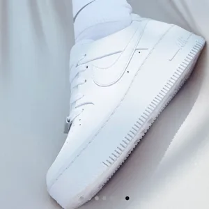 Nike Air Force 1 thumbnail 6