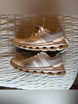 ON Cloudrunner Sneaker in White/Frost size Women's 7.5 thumbnail 8