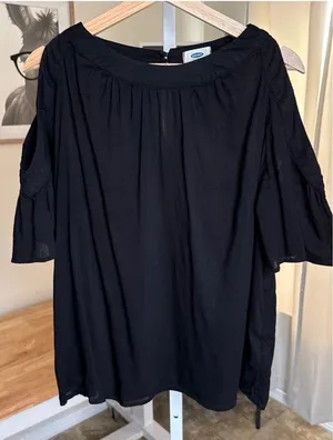 Old Navy Women’s Black Cold Shoulder Short Sleeve Top Size M thumbnail 1