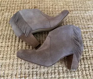 Tahari Camila Taupe Suede Fringe Ankle Booties Women’s 6.5M Stacked Heel thumbnail 1