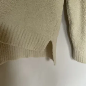 Ugg V-Neck Fleece Pullover Sweater M Cream Women Soft Knit thumbnail 6