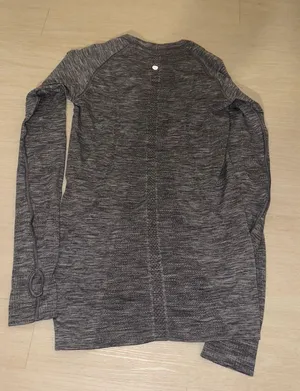 Lululemon Gray  Longsleeve Swiftly Tech thumbnail 1