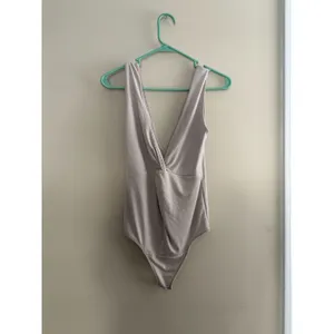 Abercrombie & Fitch Beige Deep V-Neck Twist Front Bodysuit Size Small thumbnail 2