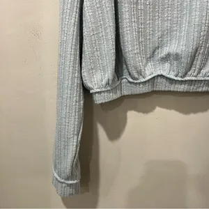 Altar’d State Women’s Size Medium Light Blue‎ Pullover Top Cropped V Neck shirt thumbnail 4