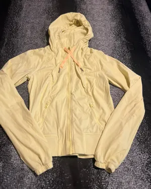 Womens sz4 Lululemon Street to Studio Jacket Mellow Lemon Yellow Full Zip thumbnail 1