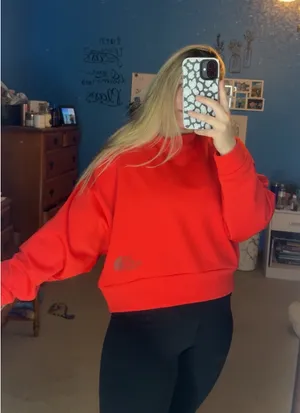 The North Face Cropped Sweatshirt thumbnail 1