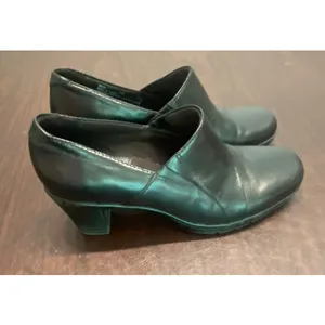 Clarks Bendables‎ Black Leather 2 Inch Heeled Loafer Size 7.5M Career Comfort thumbnail 2