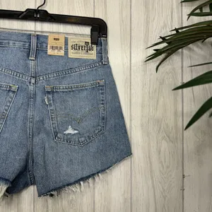 NWT Levi’s SilverTab Distressed High Rise Mom Shorts size 27 NEW thumbnail 7