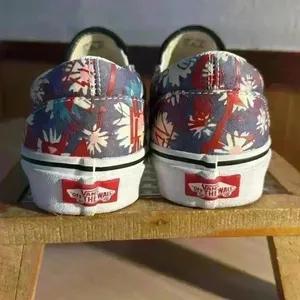 Vans Classics Slip-Ons Floral “Graffiti” thumbnail 4