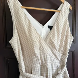 DONNA KARAN New York Tan Gingham LInen Faux Wrap Dress V Neck Size 14 thumbnail 2