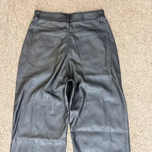 Social Tourist Ultra High Rise Baggy Faux Leather Pants Womens 7R W28 Black thumbnail 6