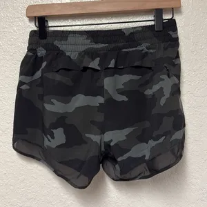 ATHLETA Printed Mesh Racer Run Short 4” Size XS thumbnail 3
