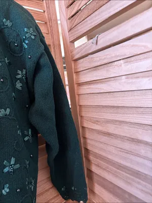 Green Floral V-Neck Embroidered Sweater Medium thumbnail 2
