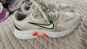Women’s Nike Flywire Shoes thumbnail 3
