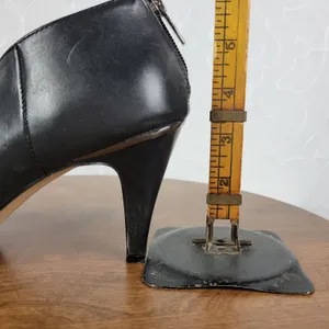 Vince Camuto Vyammi Womens Ankle Bootie Size 9.5 Black V-cut Leather Heeled Boot thumbnail 9