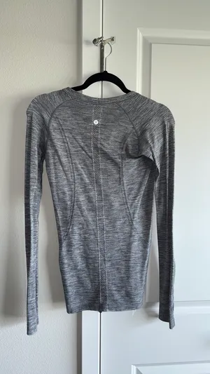 Lululemon long sleeve shirt thumbnail 4