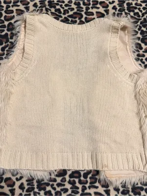 2000s vintage style cream faux fur vest thumbnail 3