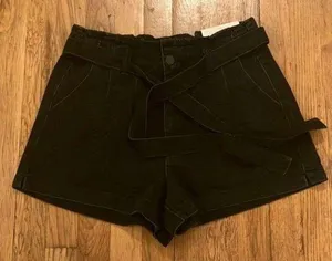 NWT American Eagle Black Denim Mom Short Size 6 thumbnail 1