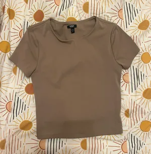 Express Tan Body Contour Cropped Tee thumbnail 1