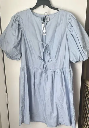 NWT H&M Puffed Sleeve Dress thumbnail 1