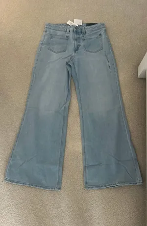 American Eagle Flare High-Rise Jeans thumbnail 1