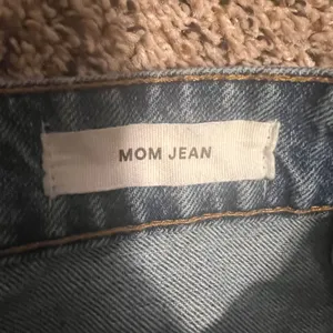 Cotton On Distressed‎ Mom Jeans Light Blue Wash Ripped Knee Casual Denim 30Waist thumbnail 2