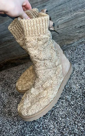 UGG thumbnail 3