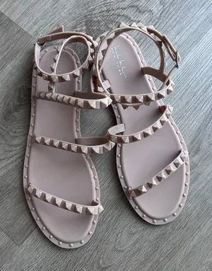 Nicole Miller Lucky Flat Jelly Nude Sandals Women’s 9 Strappy Pyramid Stud New thumbnail 1