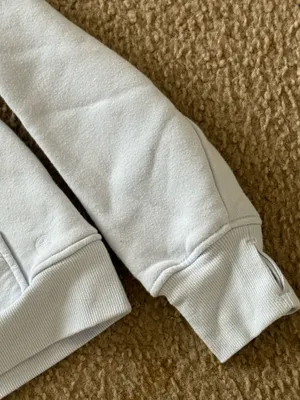 Cropped Sweatshirt Quarter thumbnail 4