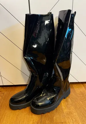 Aerosoles Women 9 Slalom Pull on Round Toe Black Faux Patent Leather Boot Boots thumbnail 1