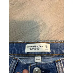 Abercrombie and Fitch The Ankle Straight Leg Ultra High Rise Jeans Size 4/27 Sho thumbnail 4