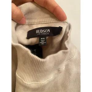 Hudson Los Angeles Fitted Neutral Tie Dye Cropped Baby Tee Mini Mock Neck Ribbed thumbnail 4