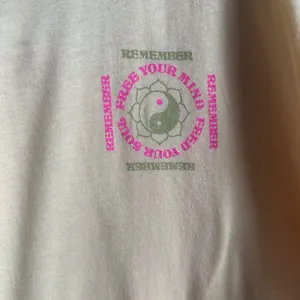 💛🆕Billabong Free Your Mind Yellow Long Sleeve Tee ✨NWT✨ thumbnail 3