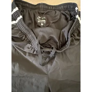 Nike Black and White Dri-FIT Tempo Running Shorts - Size Small thumbnail 5