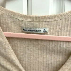 Abercrombie & Fitch Ribbed Tie Front Crop Top Size S Oatmeal Long Sleeve Knit thumbnail 5