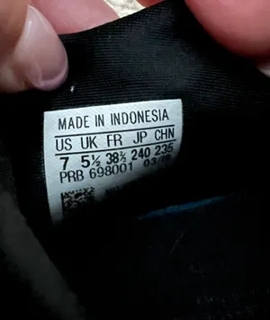 Adidas Tennis Shoes thumbnail 5